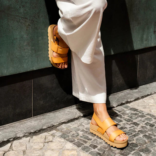 Reef Vista Hi Buckle Natural 1