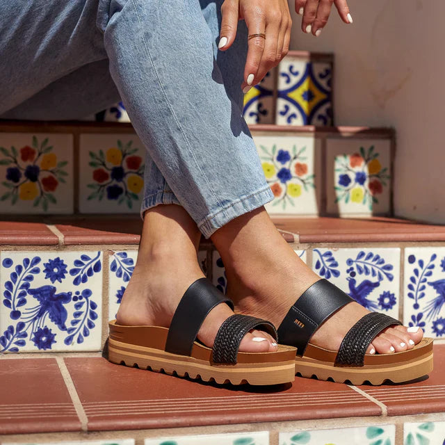 Reef Cushion Vista Hi Black Braid 1